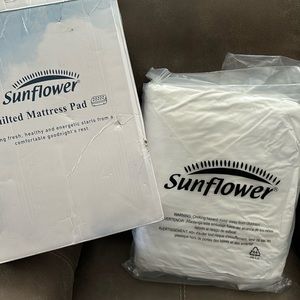 SUNFLOWER QUEEN QUILTED MATTRESS PAD